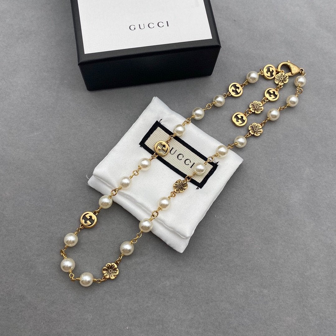 GUCCI Flower Pearl Necklace