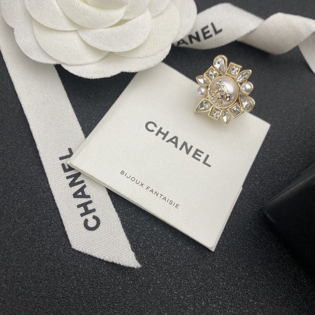 CHANEL Luxury Crystal Ppearl Ring