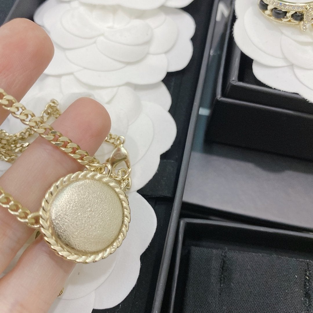 CHANEL Luxury Rhinestone Necklace