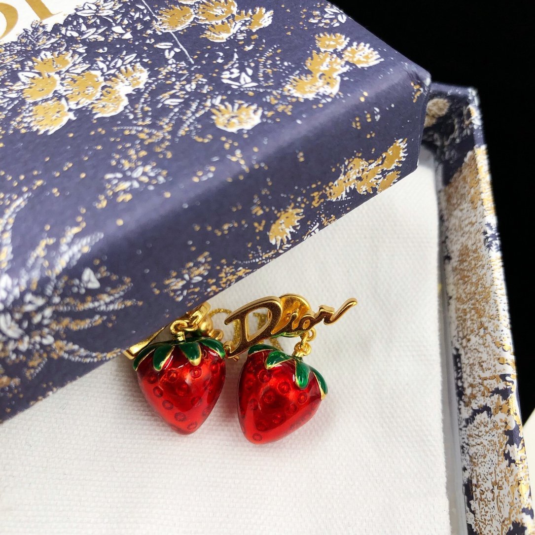 DIOR English strawberry pendant earrings