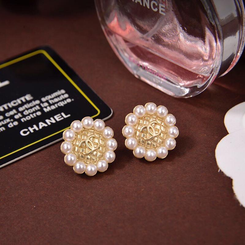 CHANEL Luxury Sunflower Pearl Stud Earrings