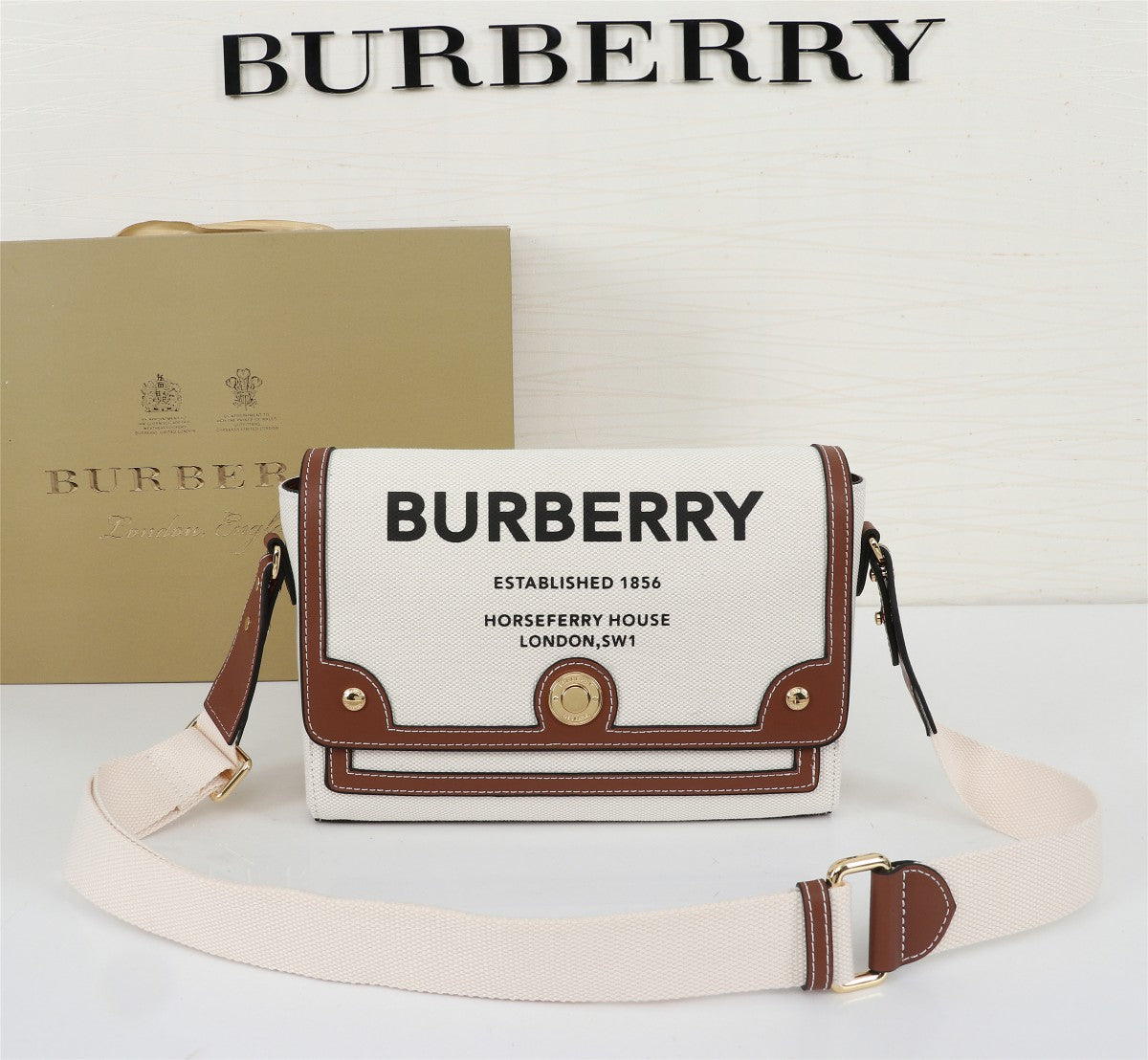 3 colors Exclusive logo compact crossbody bag