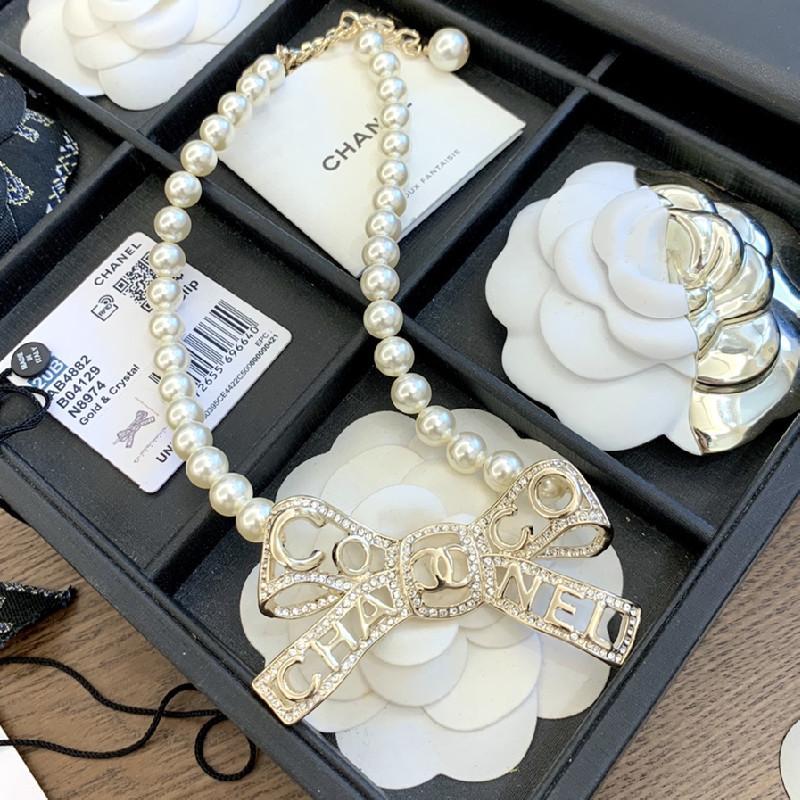 CHANEL Bowknot Pearl Necklace