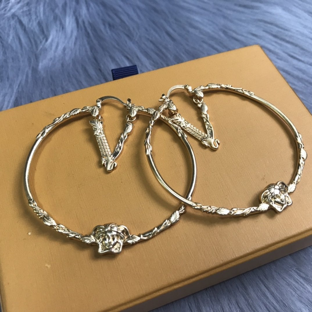 LV Fashion round goddess pendant earrings