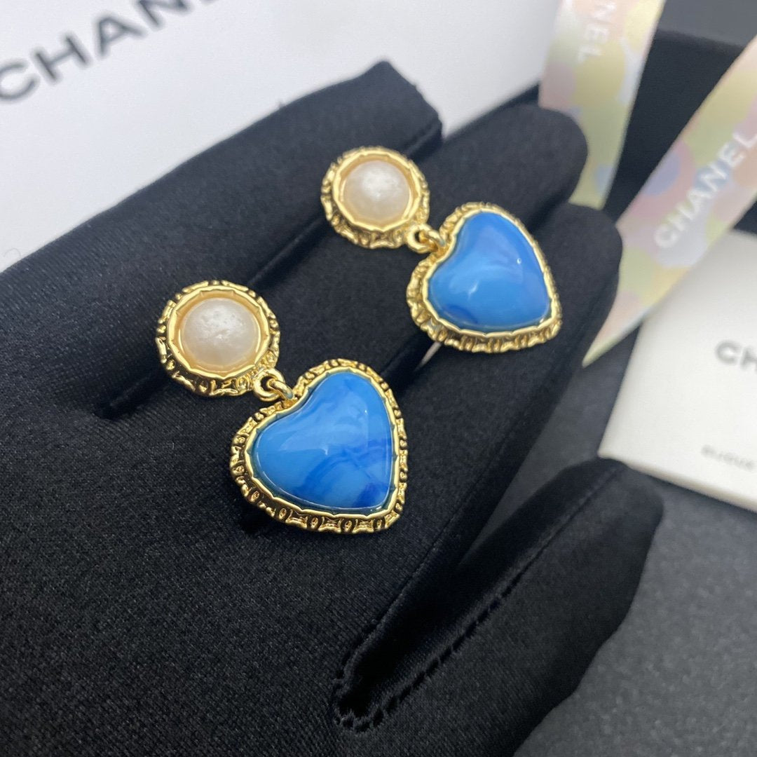 CHANEL Candy Pearl Heart-shaped Stud Earrings