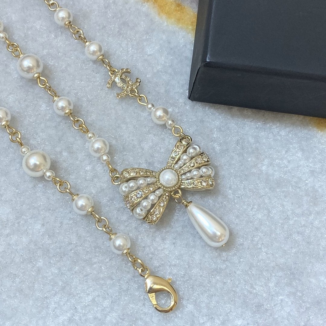 CHANEL Fashion Bow Pearl Pendant Necklace