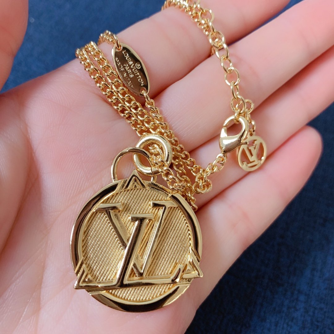 LV Luxury Pendant Necklace