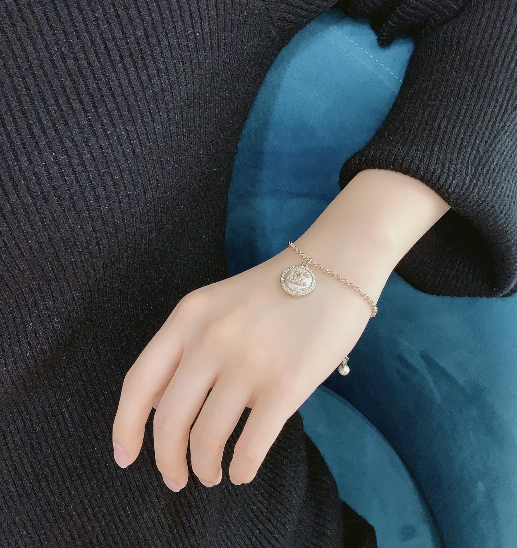 CHANEL Fashion Round Pearl Crystal Bracelet