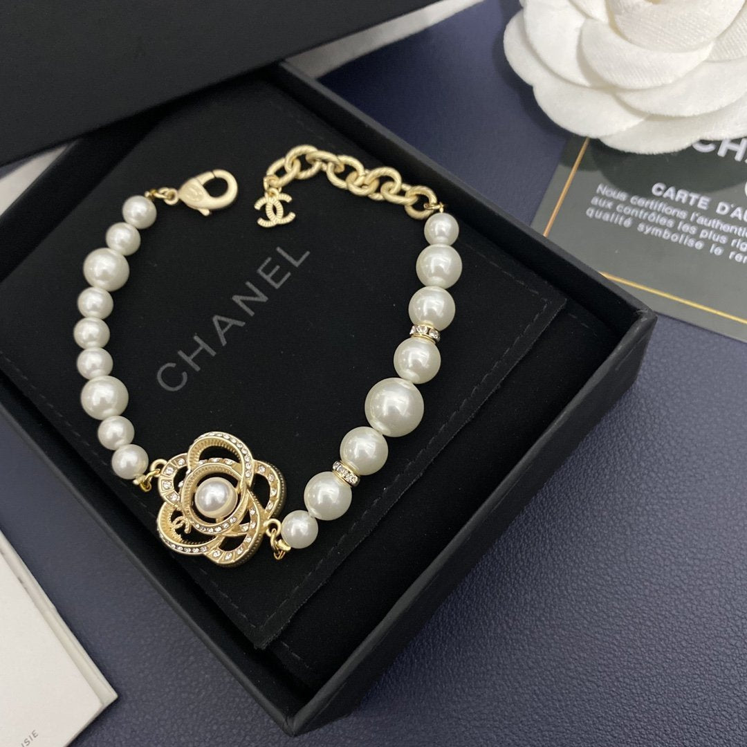 CHANEL New Camellia Pearl Bracelet