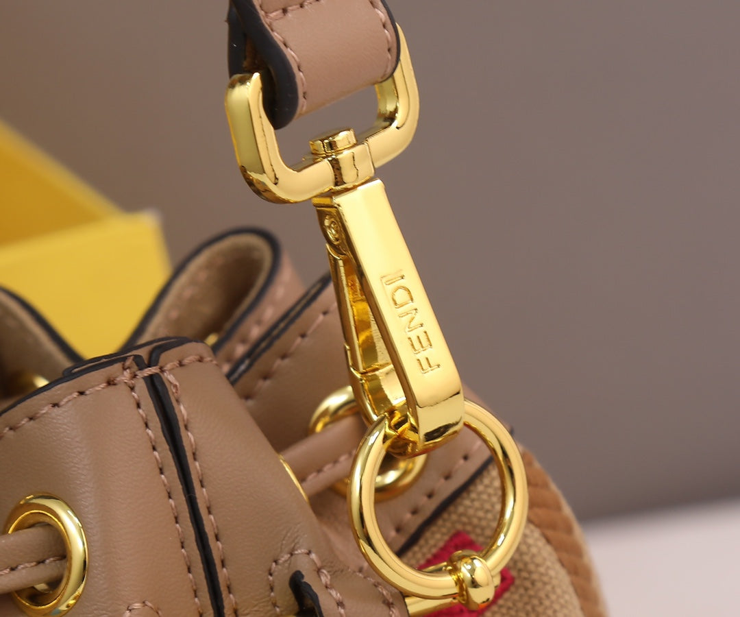 Seasonal hot models - mini bucket bag