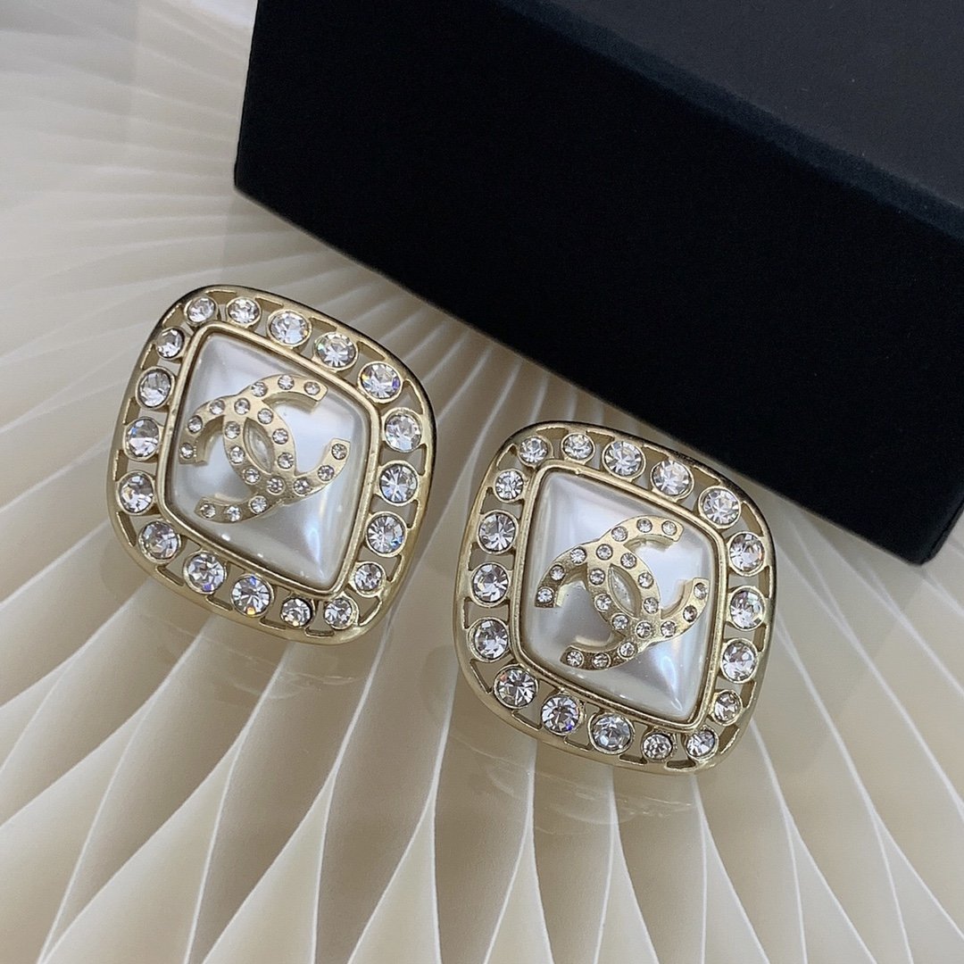 CHANEL Fashion Hollow Rhinestone Earrings