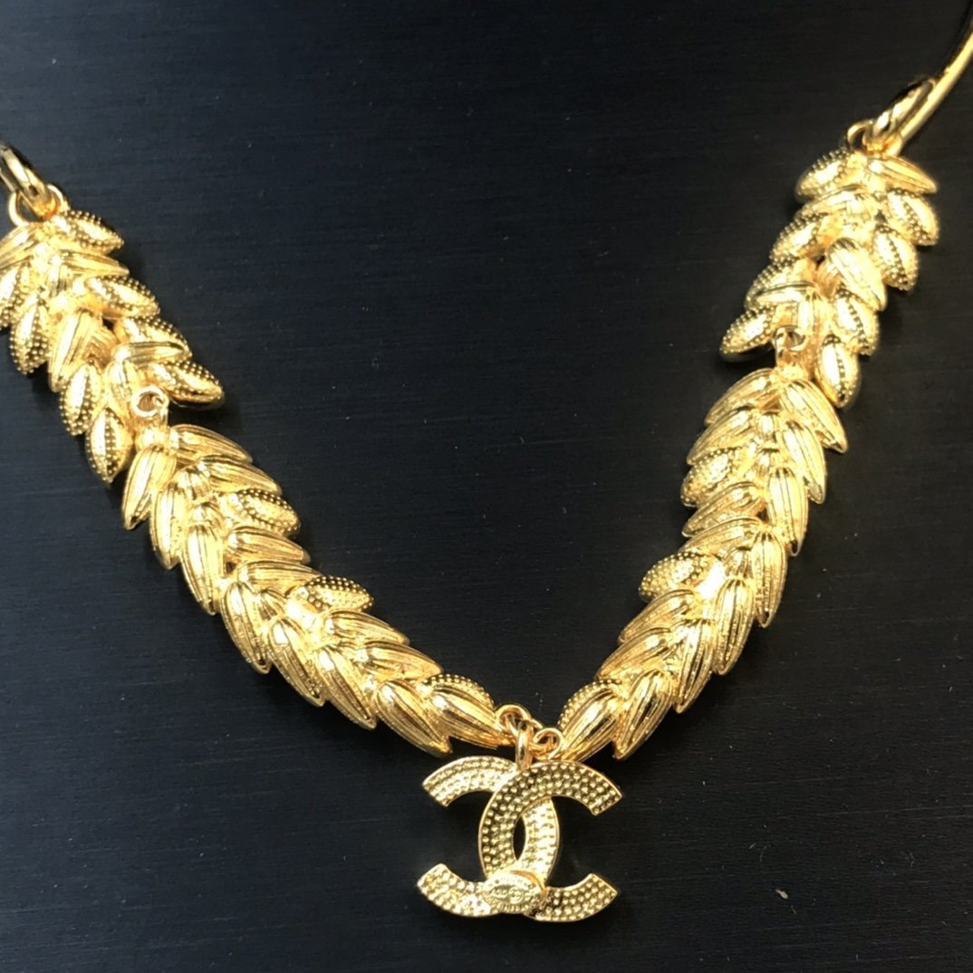 CHANEL Luxury Feather Crystal Necklace