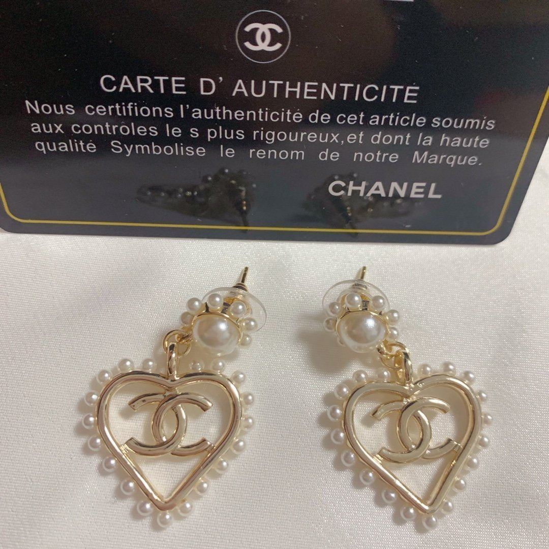 CHANEL Fashion Pearl Heart Pendant Earrings