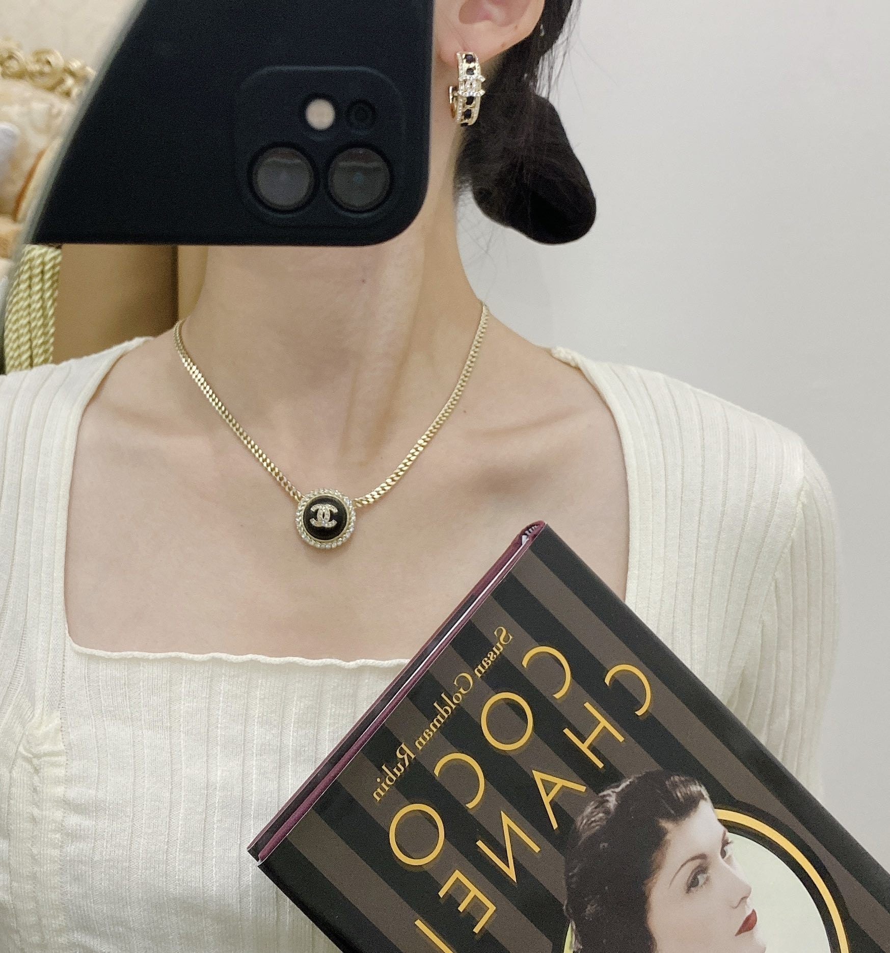 CHANEL Luxury Rhinestone Necklace