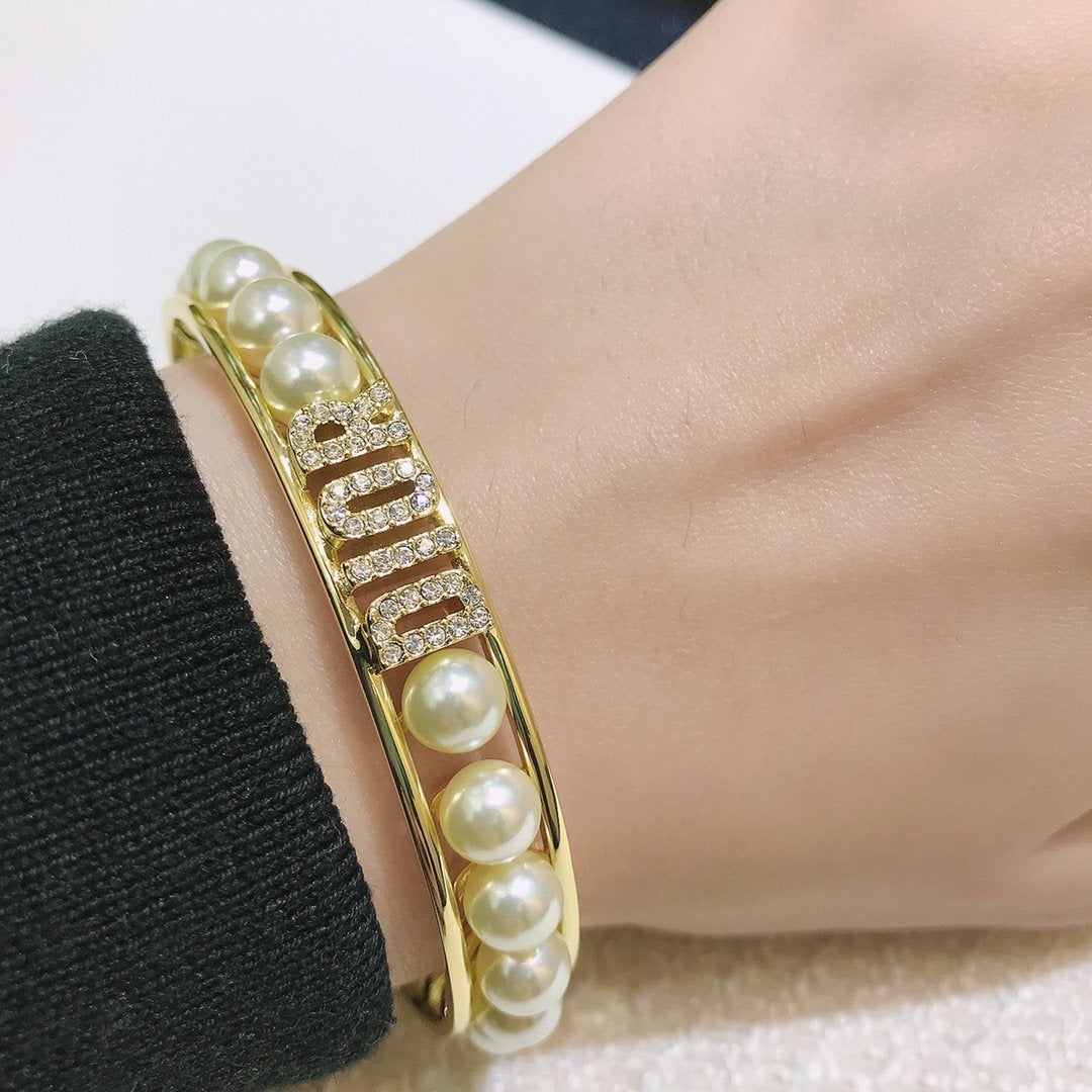 DIOR Elegant Pearl Bracelet
