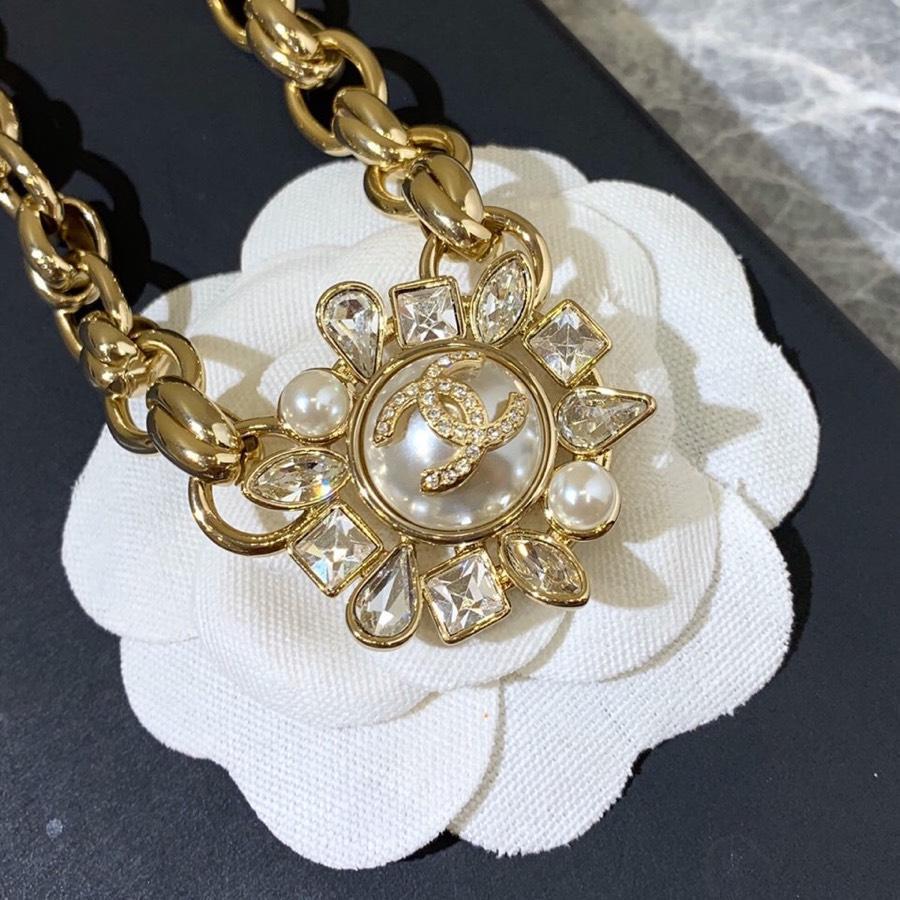 CHANEL Luxury Crystal Pearl Necklace