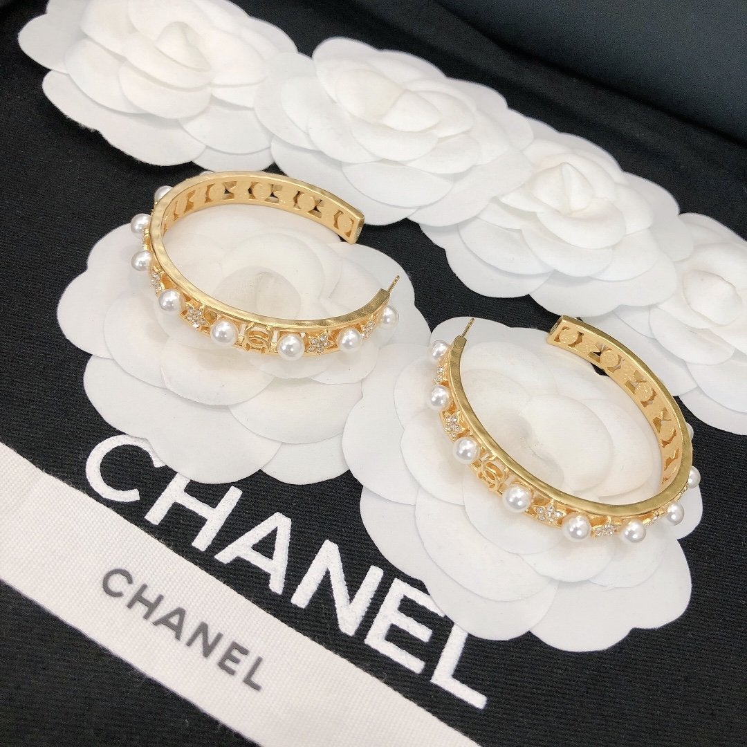 CHANEL Luxury Bead and Diamond Earrings