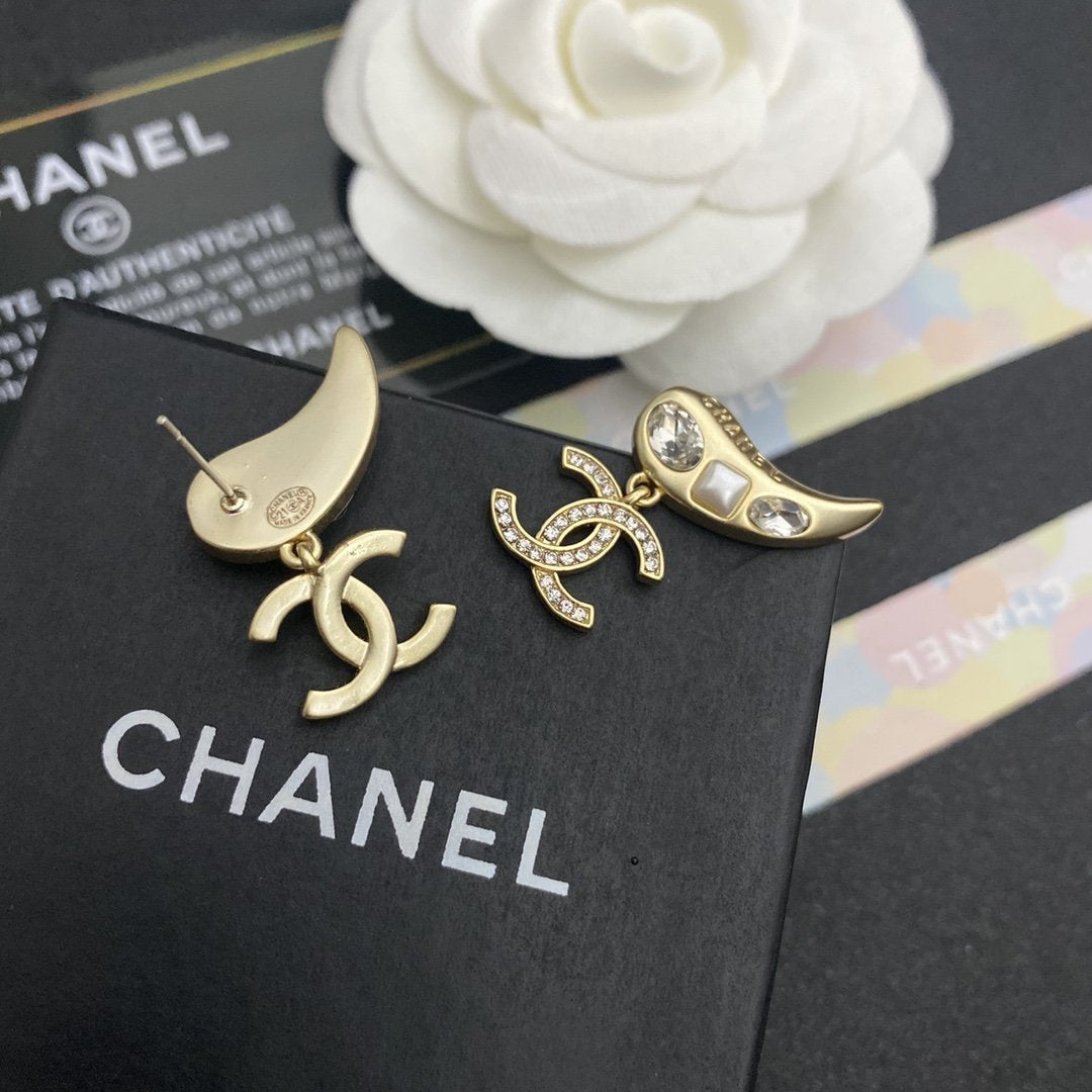 CHANEL regular cat eye earrings