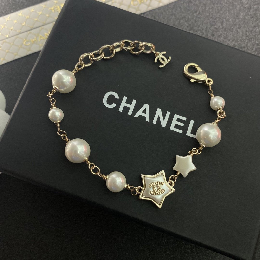 CHANEL Exquisite star pearl bracelet