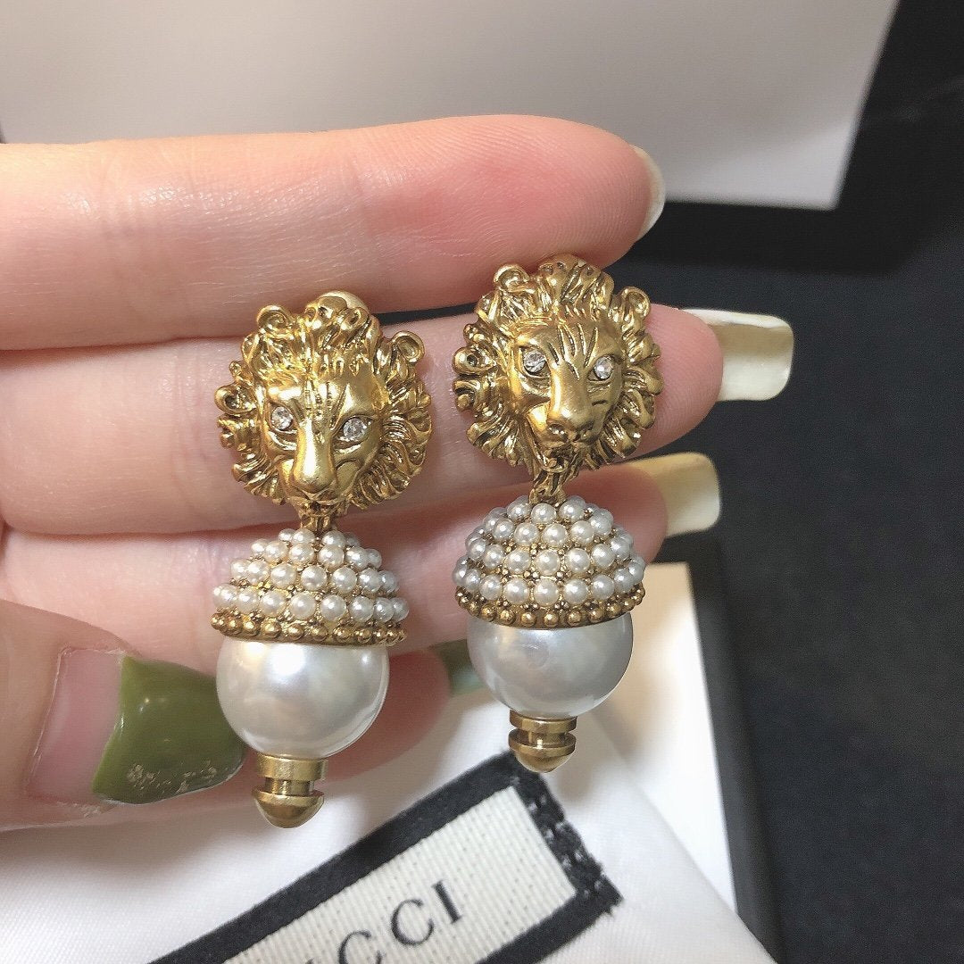 GUCCI Lion head pearl earrings