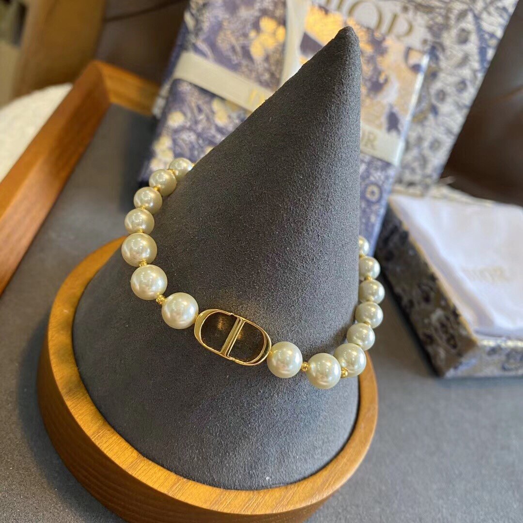 DIOR White Resin Bead Short Bracelet
