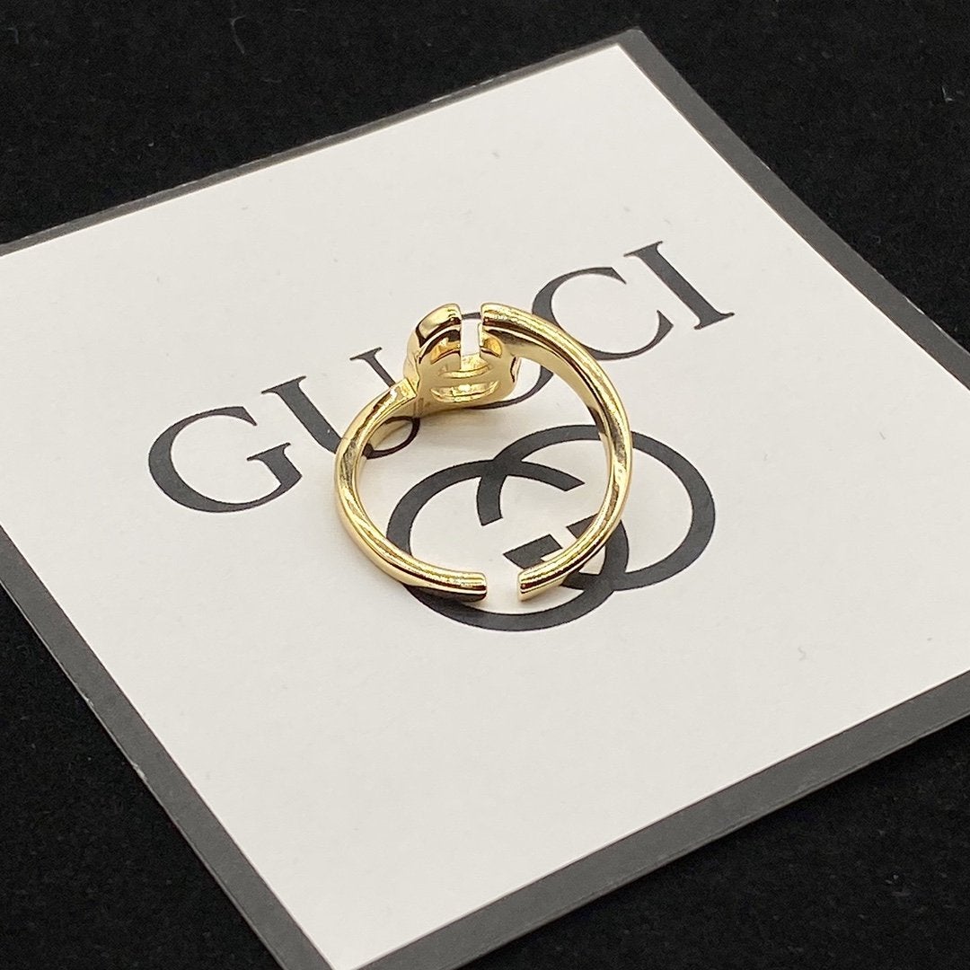 GUCCI retro twisted letter ring