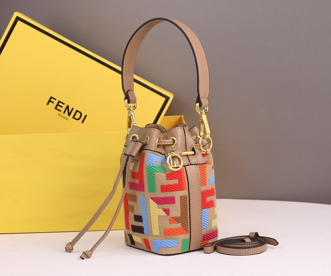 Seasonal hot models - mini bucket bag