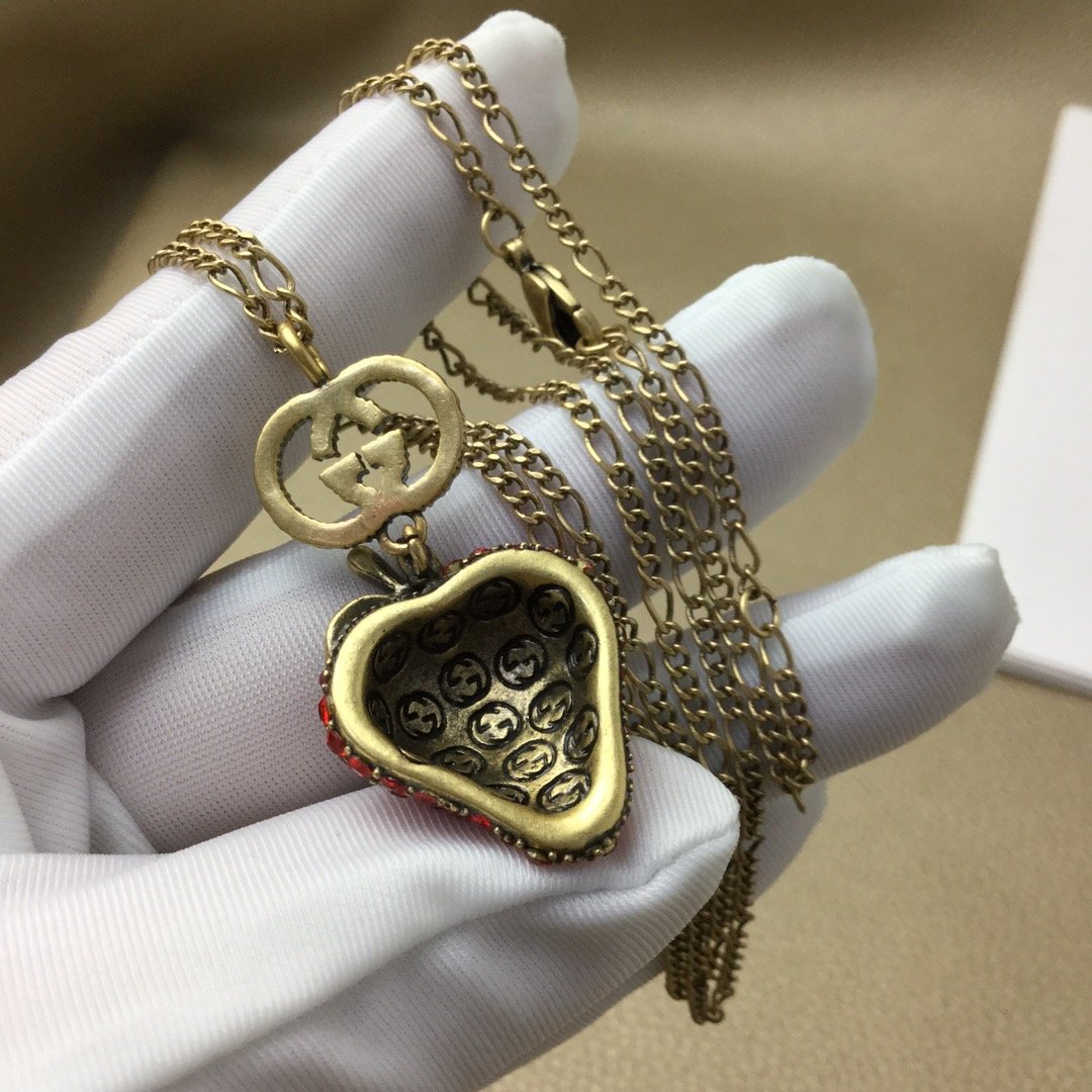 GUCCI Fashion Red Rhinestone Strawberry Pendant Necklace