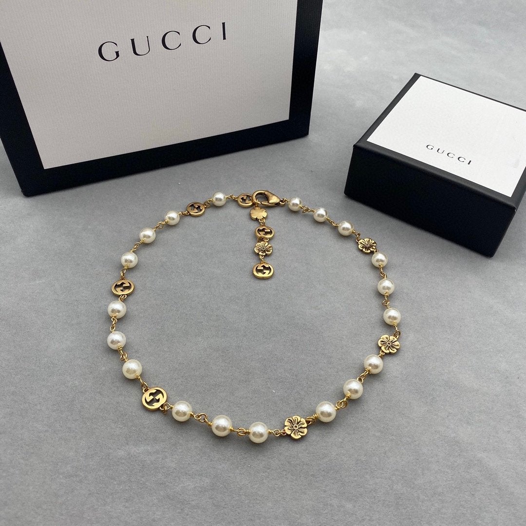 GUCCI Flower Pearl Necklace