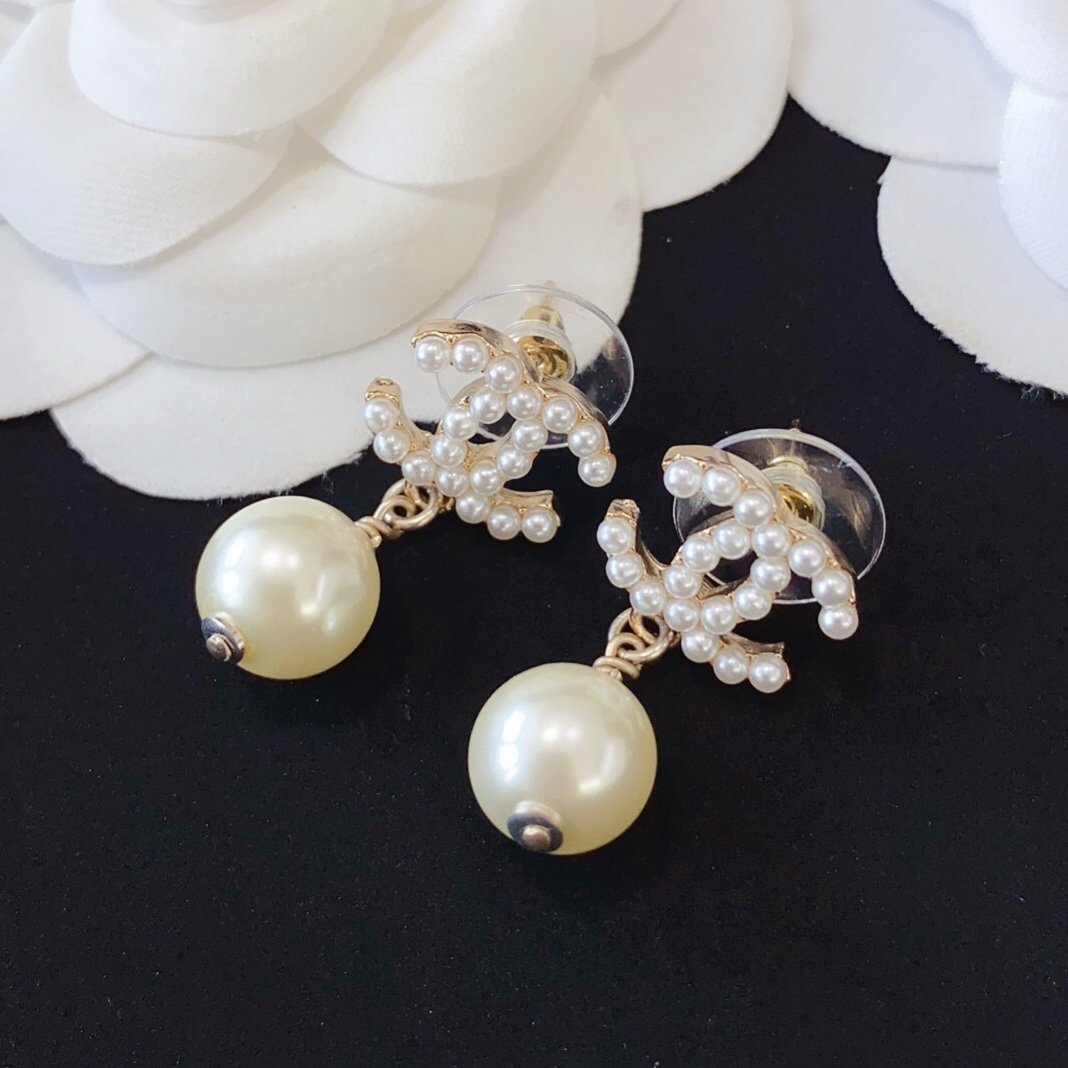 CHANEL Fashion Pearl Pendant Earrings