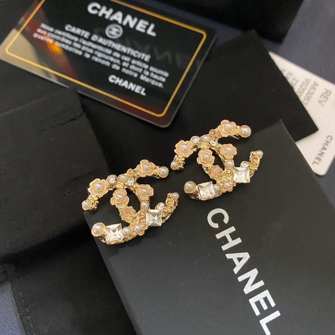CHANEL Water chestnut pearl and rhinestone earrings
