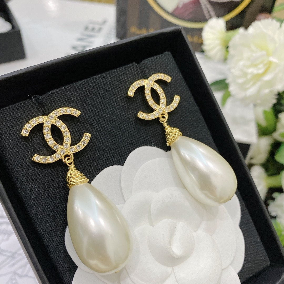CHANEL Luxury Large Pearl Pendant Earrings