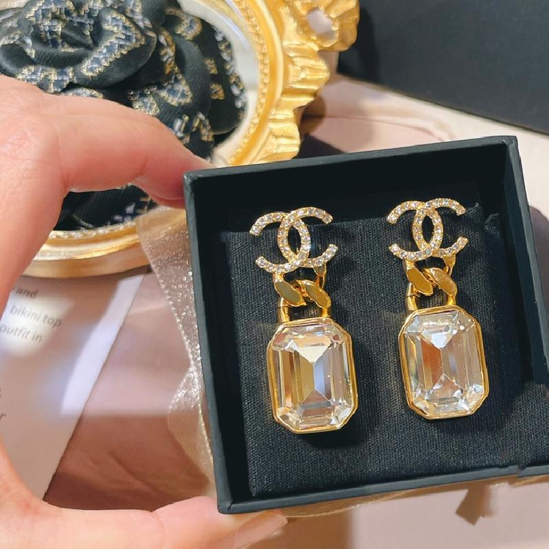CHANEL Fashion Rhinestone Pendant Earrings