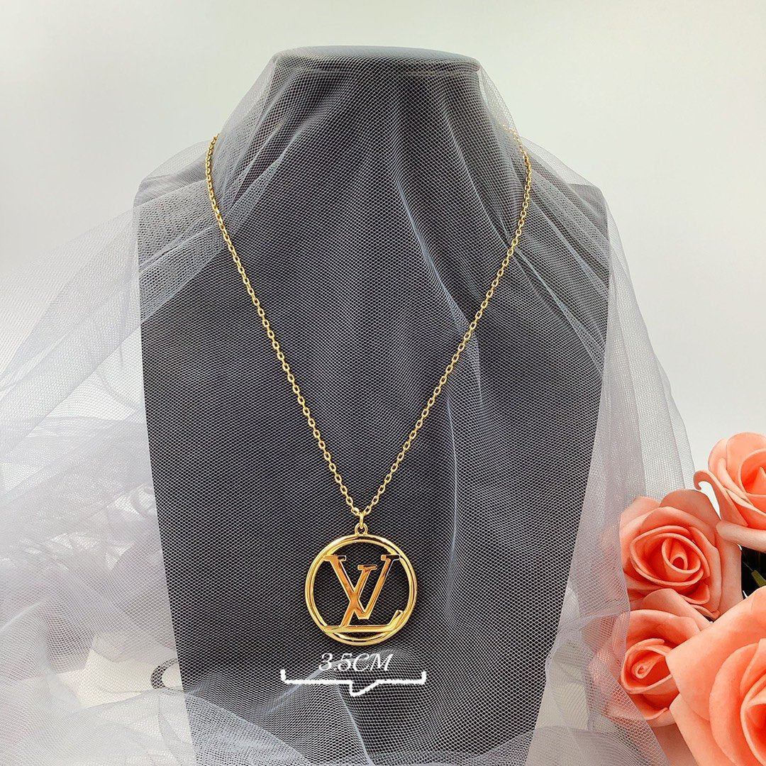 LV Luxury letter cutout necklace