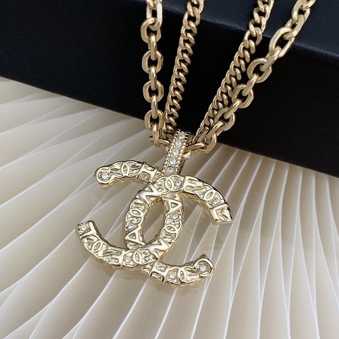 CHANEL Fashion Carved Double C Pendant Necklace