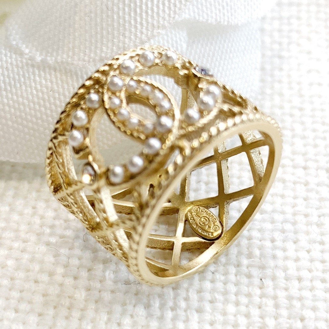 CHANEL Fashion Double C Pearl Ring