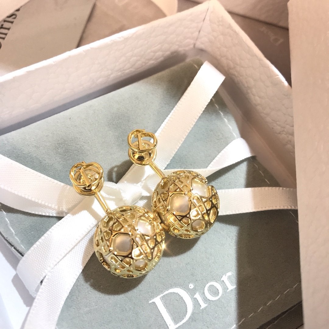 DIOR Elegant Pearl Ball Stud Earrings