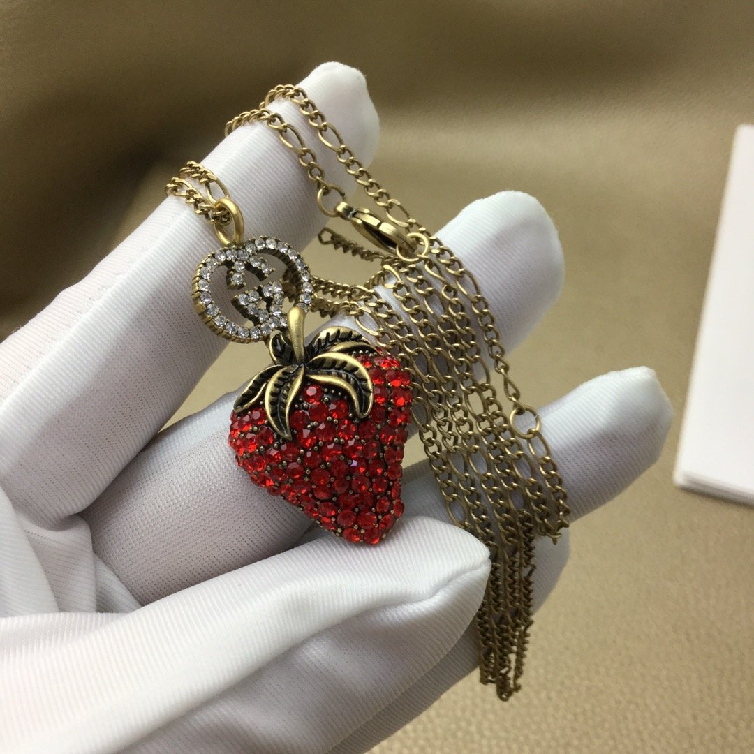 GUCCI Fashion Red Rhinestone Strawberry Pendant Necklace