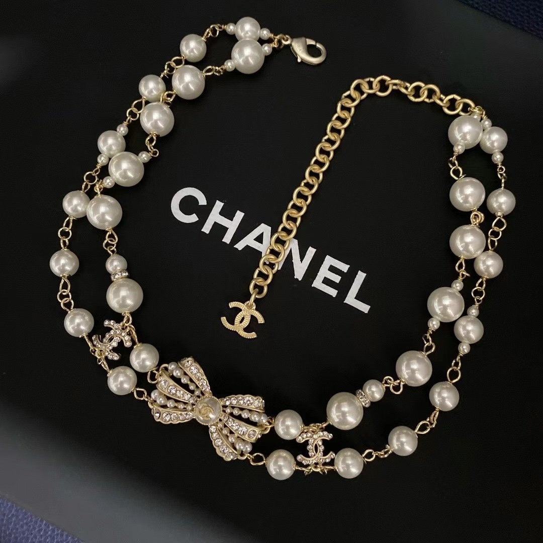 CHANEL Luxury Pearl Rhinestone Bow Necklace