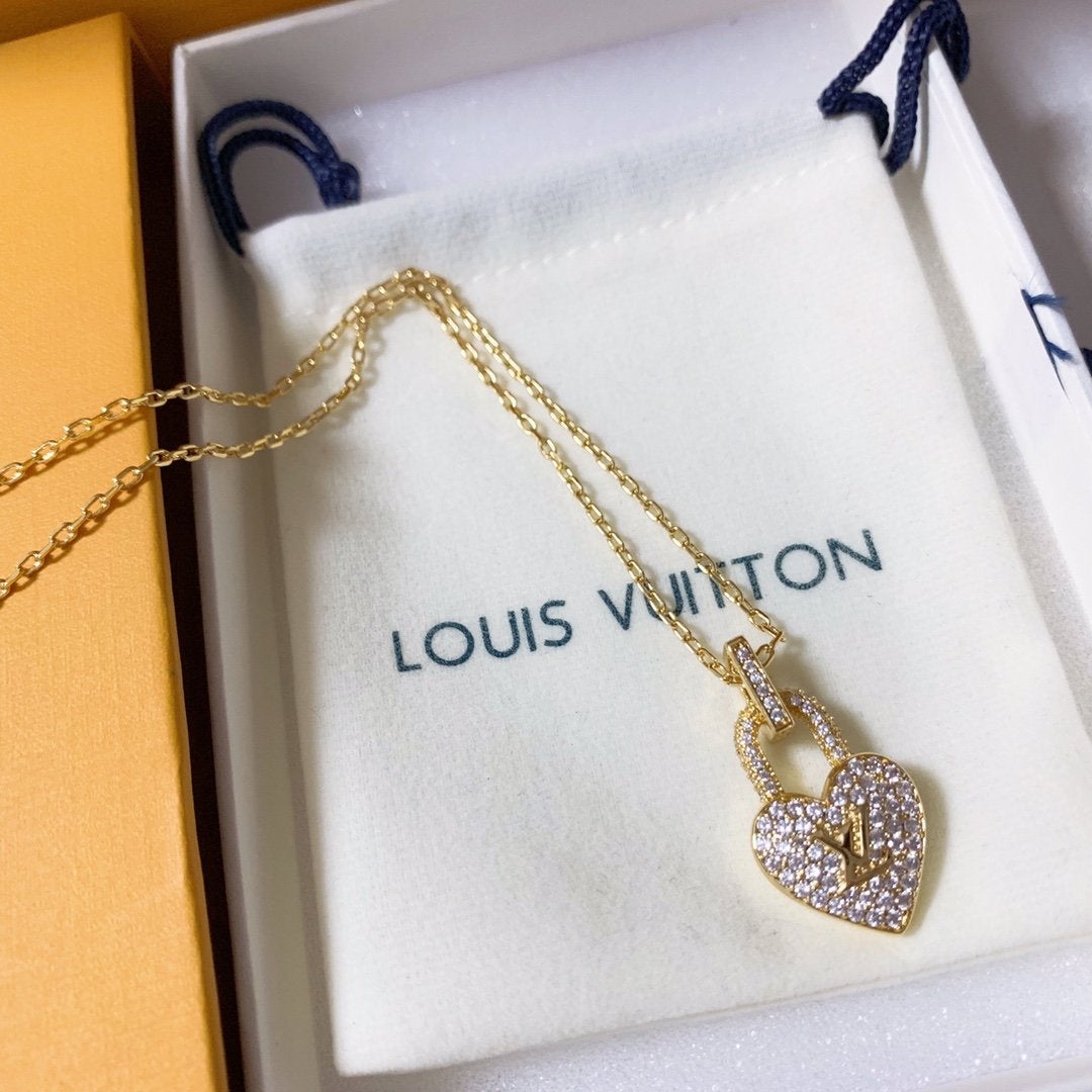 LV Elegant Crystal Heart Pendant Necklace