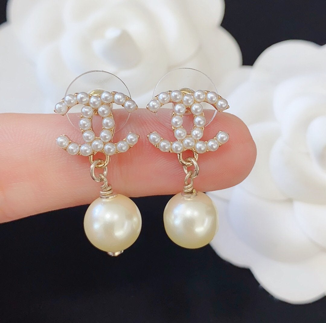 CHANEL Fashion Pearl Pendant Earrings
