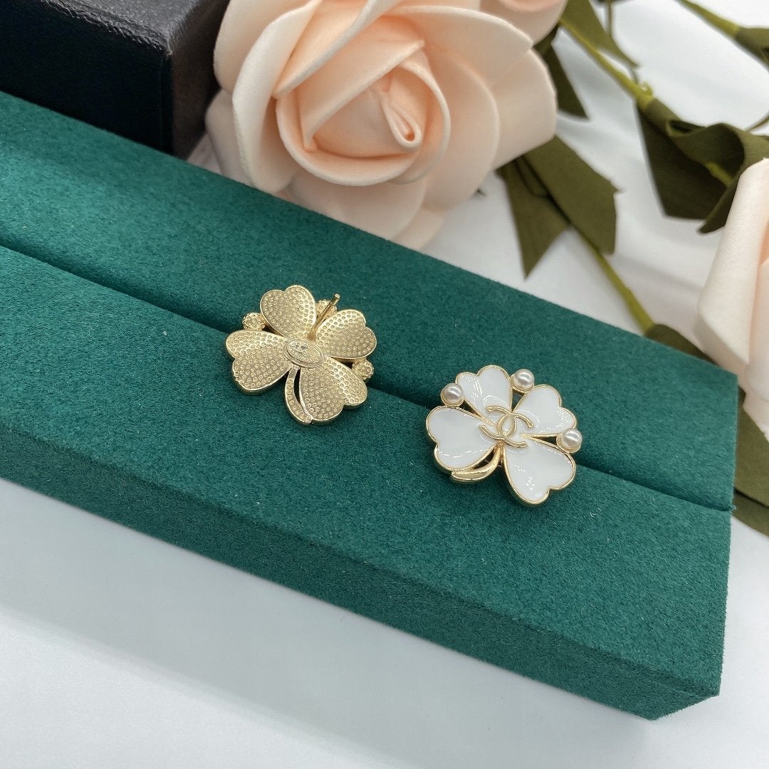 CHANEL Fashion four-leaf clover design earrings