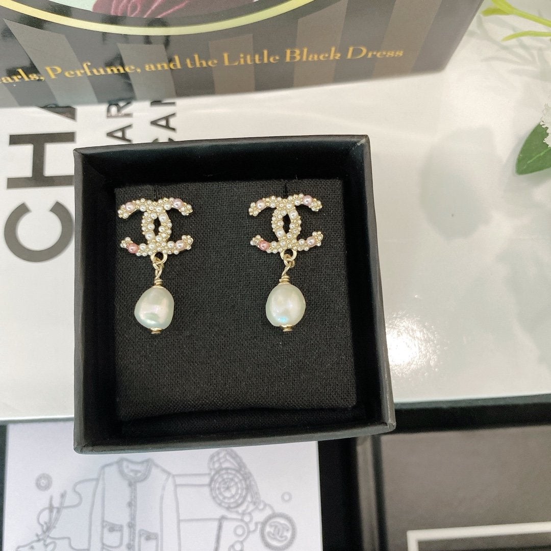 CHANEL Fashion Pearl Pendant Earrings