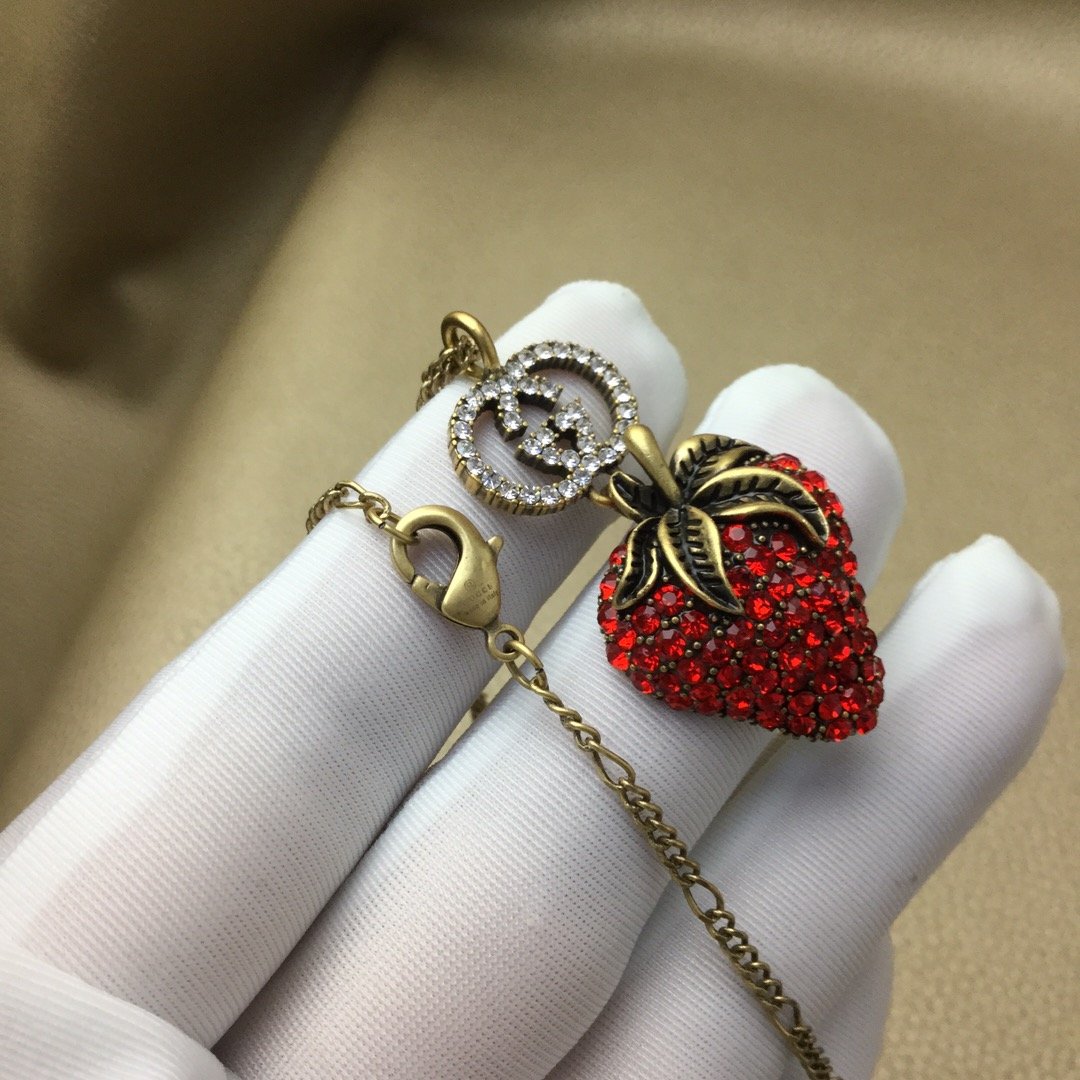 GUCCI Fashion Red Rhinestone Strawberry Pendant Necklace