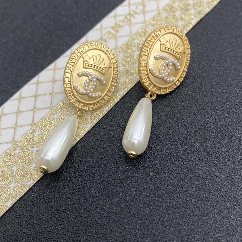 CHANEL Fashion Pearl Pendant Earrings