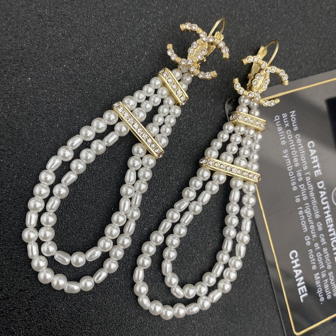 CHANEL Fashion double-layer pearl earrings