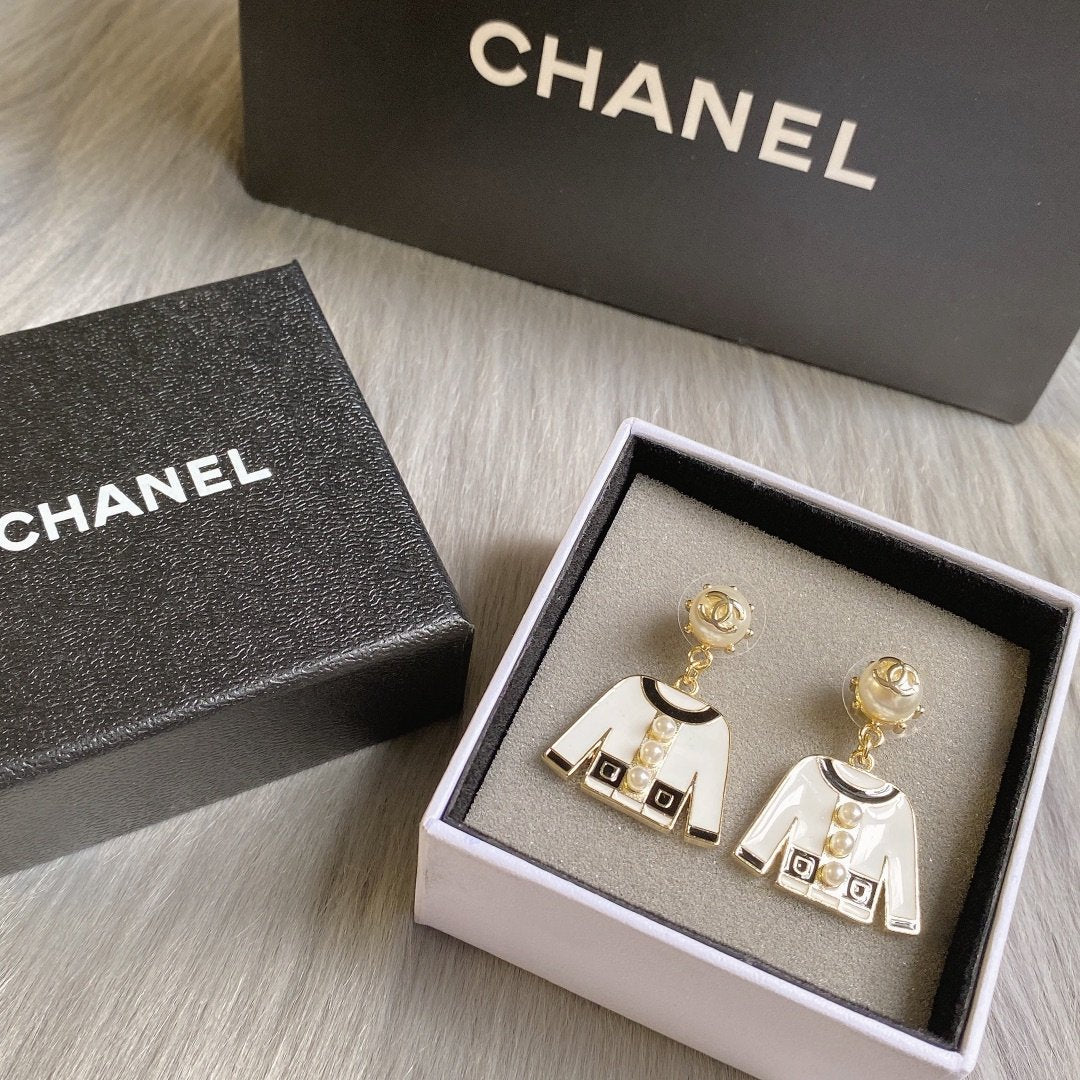 CHANEL Fashion white women's clothes earrings
