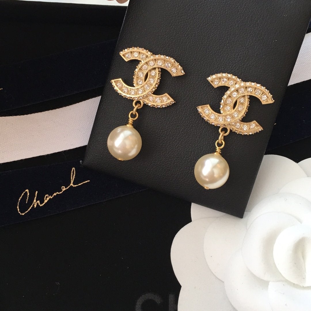 CHANEL Luxury Rhinestone Double C Pearl Pendant Earrings