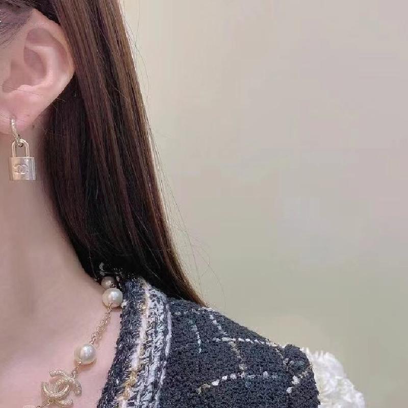 CHANEL Fashion Small Lock Double C Earrings