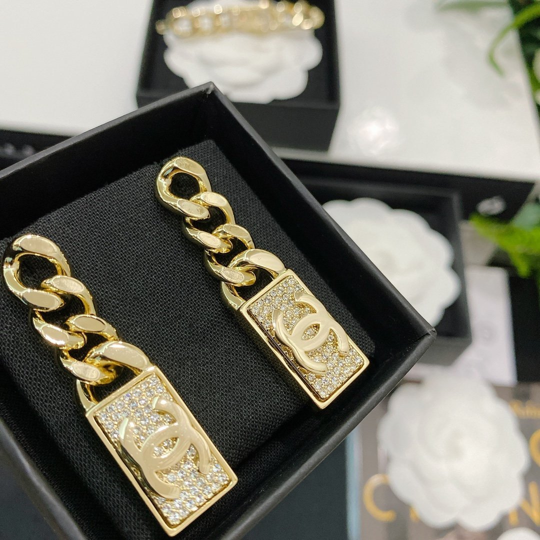 CHANEL Luxury Rhinestone Cube Pendant Earrings
